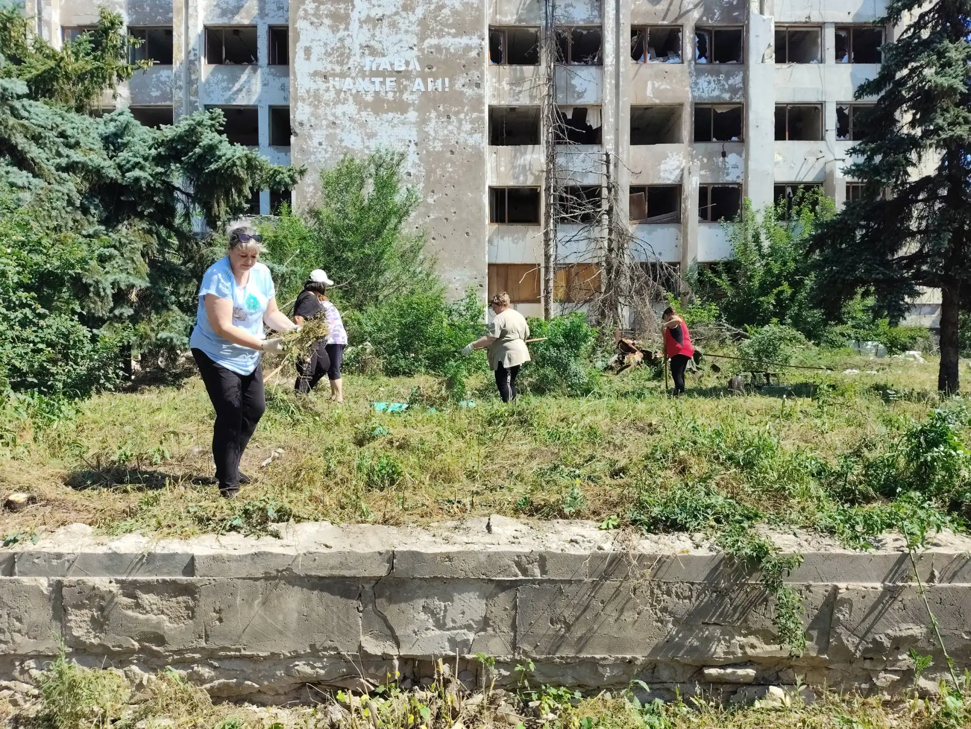 ♻️ Активисты местного отделения партии «Единая Россия» совместно с работниками сферы культуры и спор