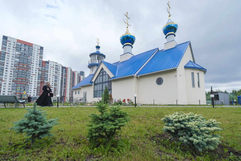 В Неделю 5-ю по Пятидесятнице, 5 июля, митрополит Санкт-Петербургский и Ладожский Варсо...
