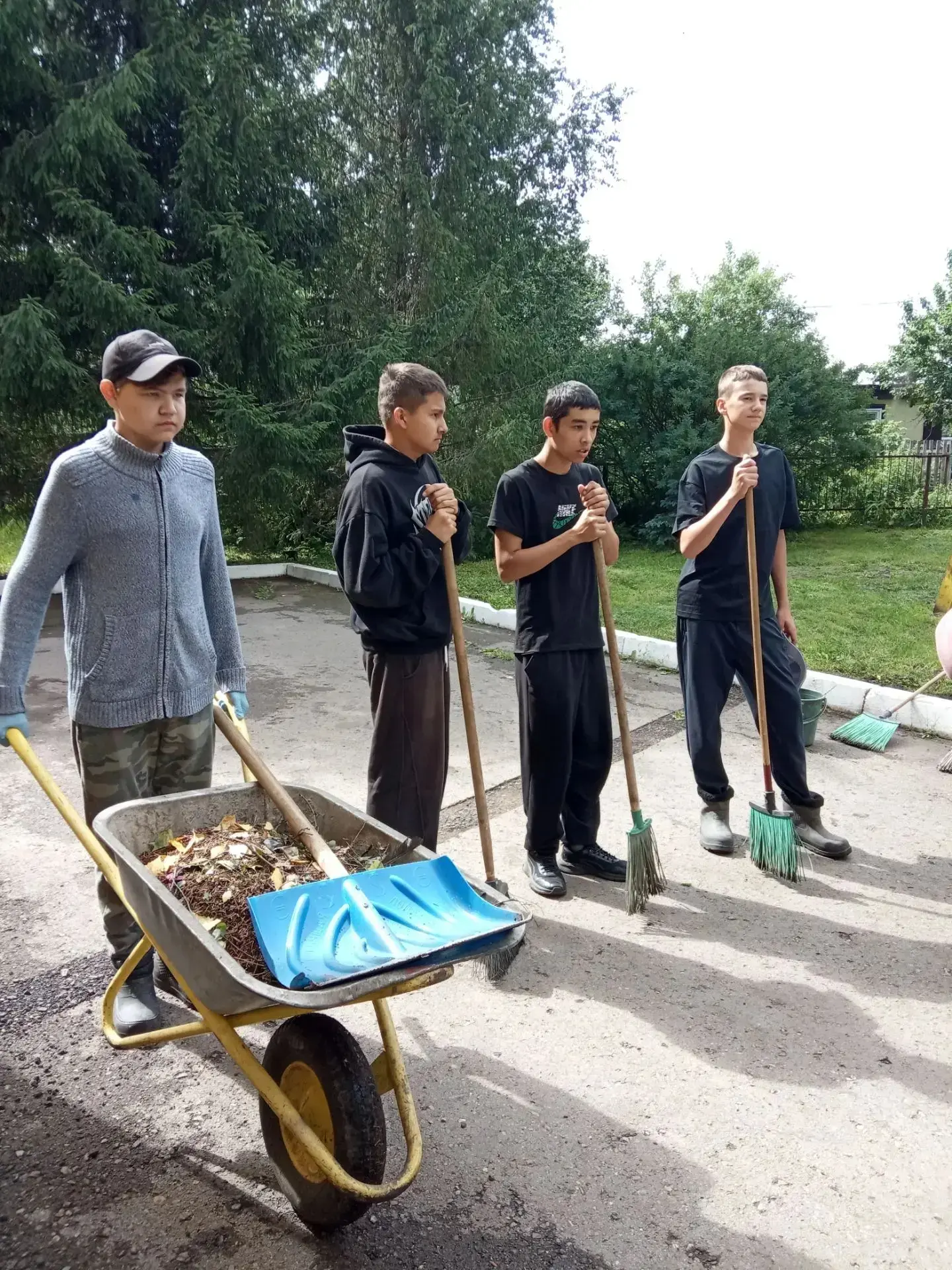 ✨Второй день ЛТО: «Труд и ремёсла» ✨

‼️Второй день в лагере прошёл ярко и насыщенно — мы посвятили 