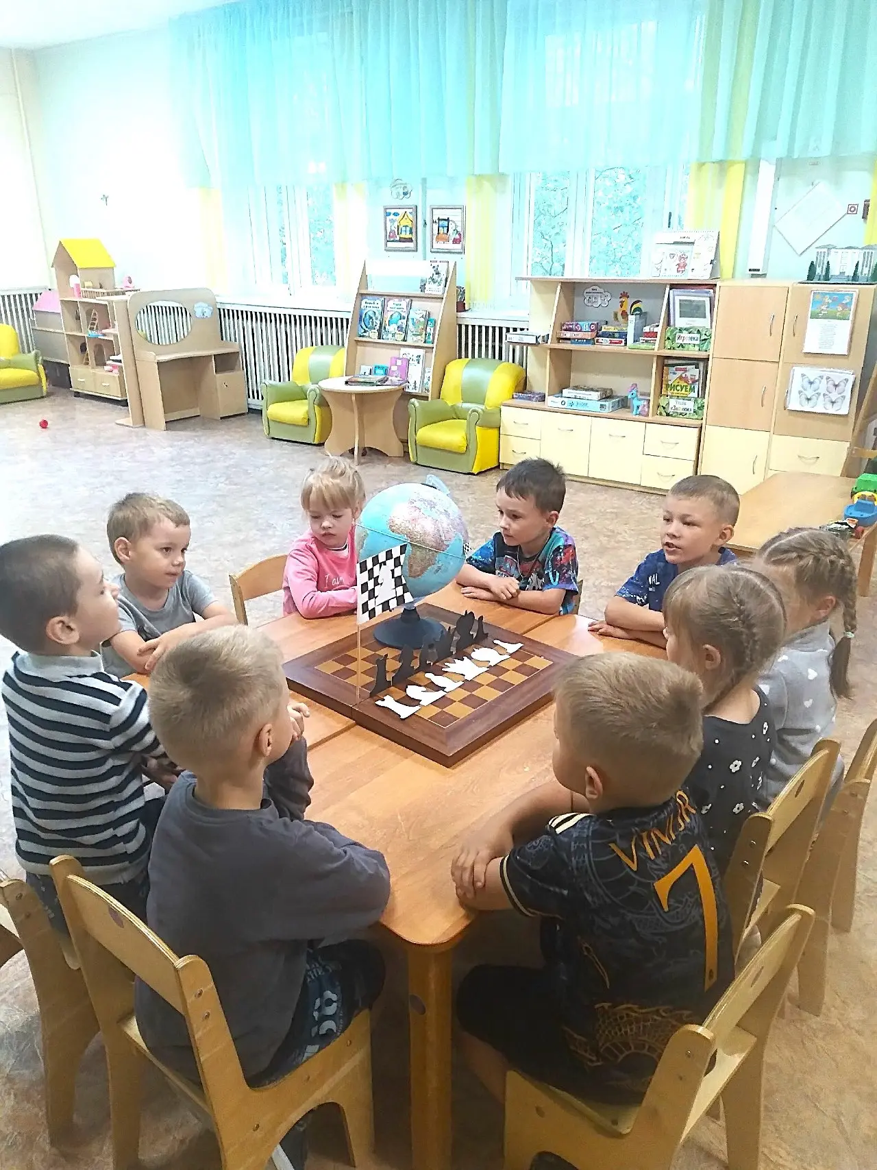 Шахматное королевство 👑 

 В детском саду состоялось знакомство с одним из летних праздников – Межд