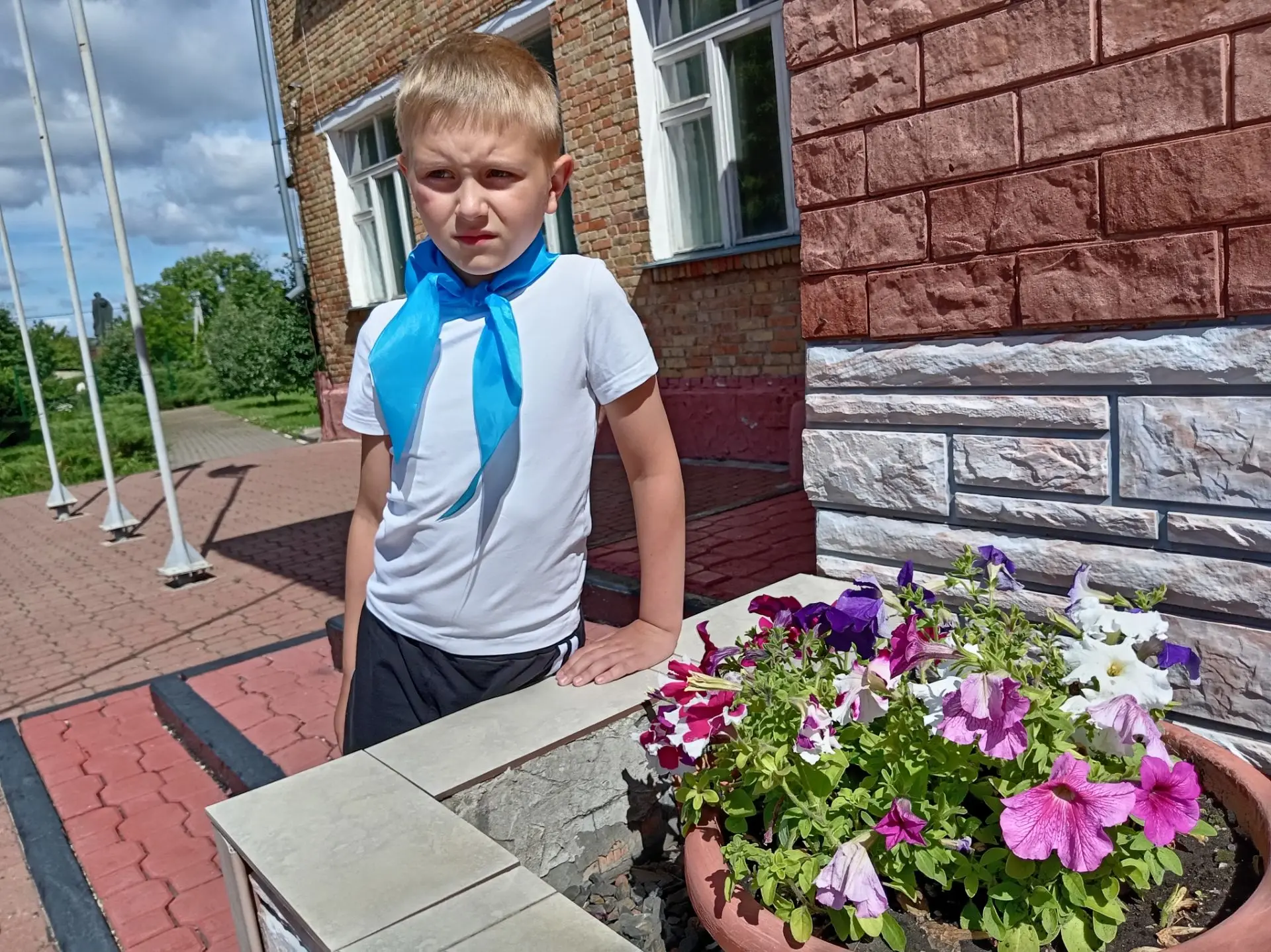 🌿ЦИФРОВОЙ ГЕРБАРИЙ🌿

🍀Петуния - род многолетних растений семейства пасленовых. 

👉Высотой может 