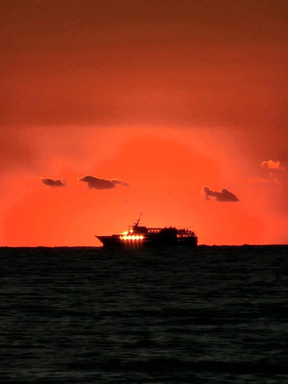 Небо горит над морем в Анапе и это очень красиво 😍