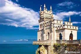 Узнали символ? 🏰   Это «Ласточкино гнездо» — визитная карточка Крыма. Но сегодня мы говорим не прост