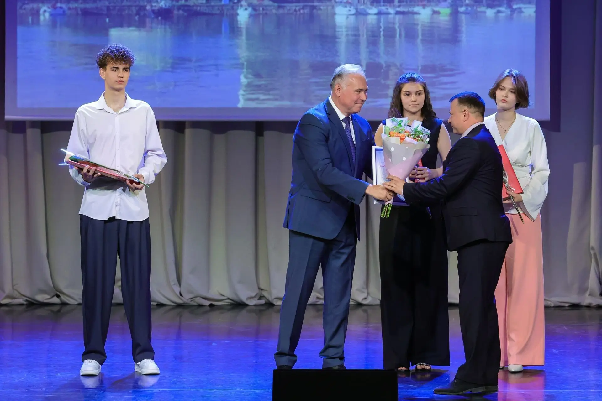 📌Медали «За особые успехи в учении» для выпускников выборгских школ 🥇

24 июня во Дворце культуры 