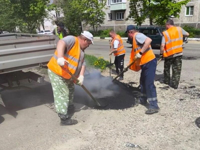 В городском округе Воскресенск сотрудники МБУ «Благоустройство и озеленение» выполнили ямочный ремон