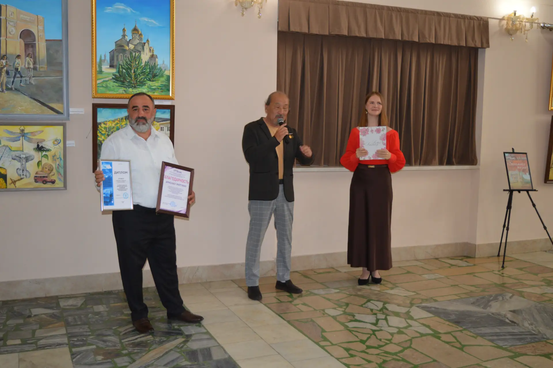 Сегодня в ЦК «Родина» состоялось открытие персональной выставки Арменака Мкртчяна члена региональног