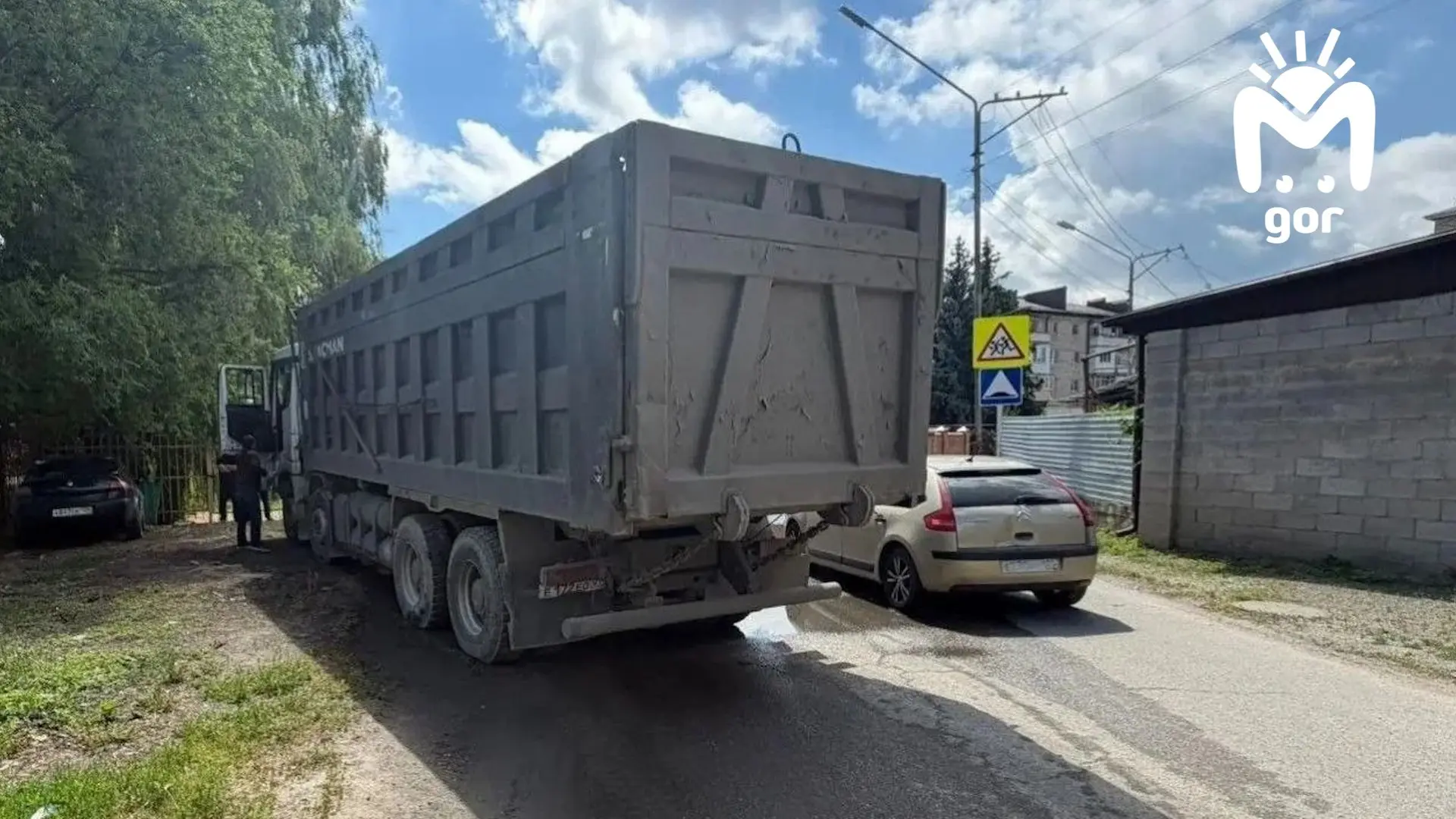 Восемь машин столкнулись на въезде в село Дружба в Карачаево-Черкесии.

У фуры отказали тормоза, гру