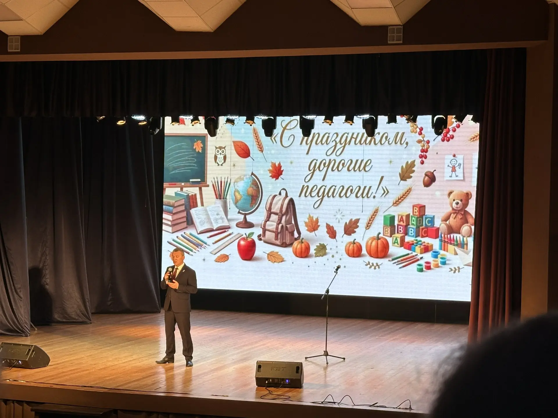 🎉 Поздравляем с Днём учителя и делимся яркими моментами вчерашнего праздника! 🎉
