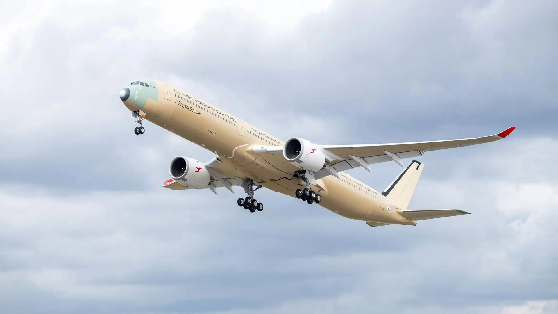 Этот полёт длился дольше, чем длятся некоторые отпуска. Airbus A350-1000ULR провёл в небе 24 часа и 