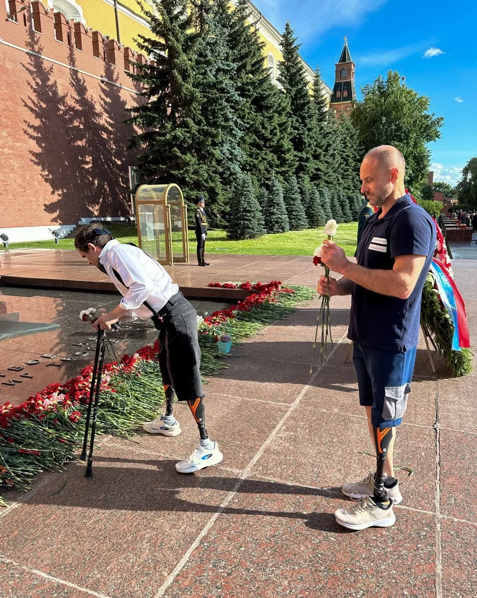 Тысячи шагов на протезе к Вечному огню