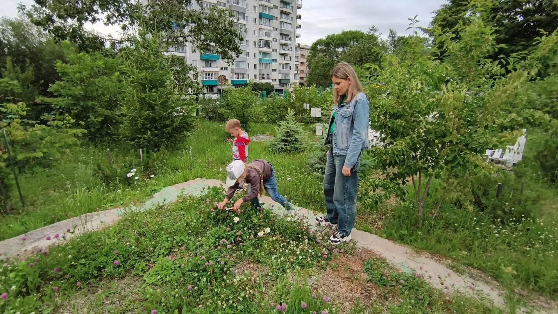 🎨  Творческий фотоотчет со дня мастер-класса «Картина настроения»!

Наши родители и дети — настоящи