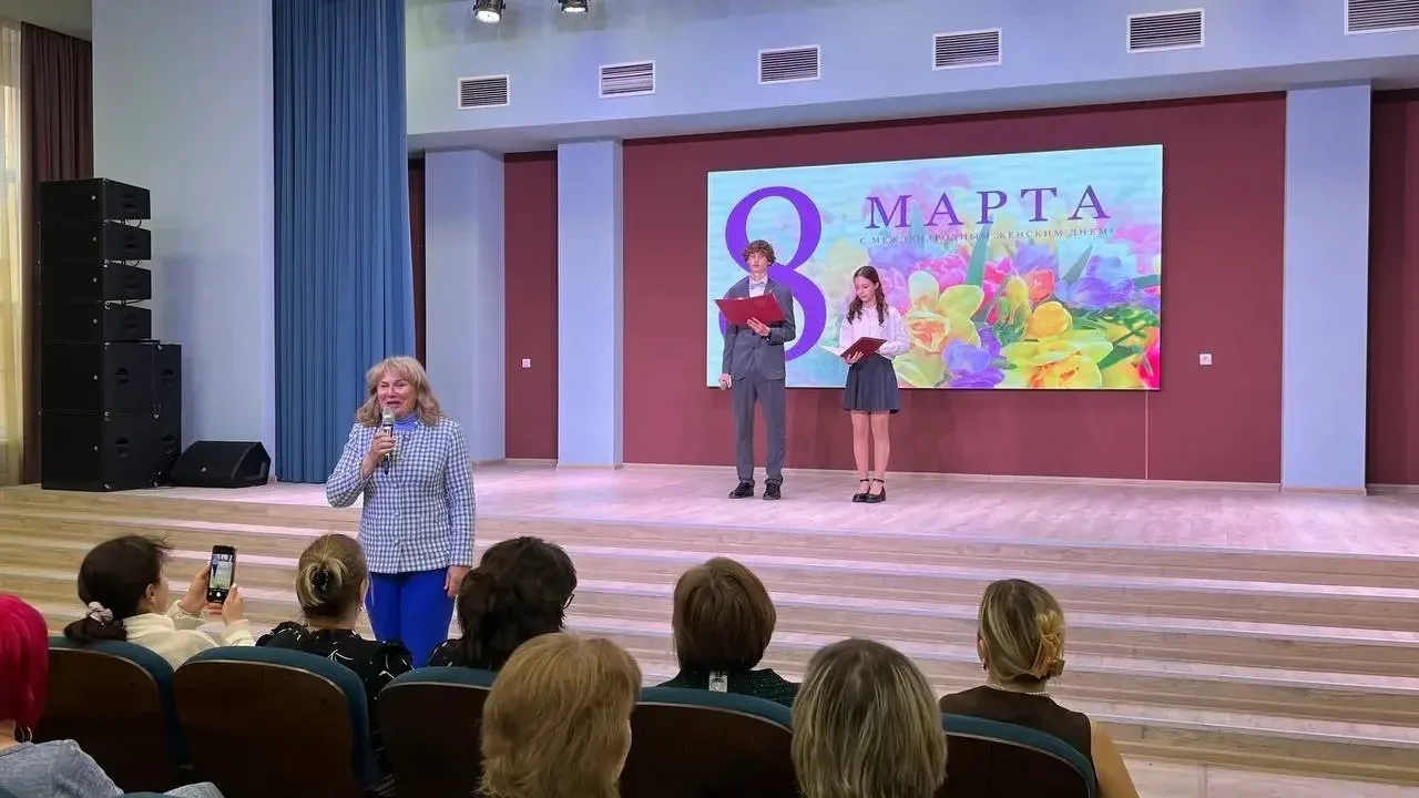 Сегодня обучающиеся МАОУ «Школа №10»города провели праздничное мероприятие, посвящённое Международно
