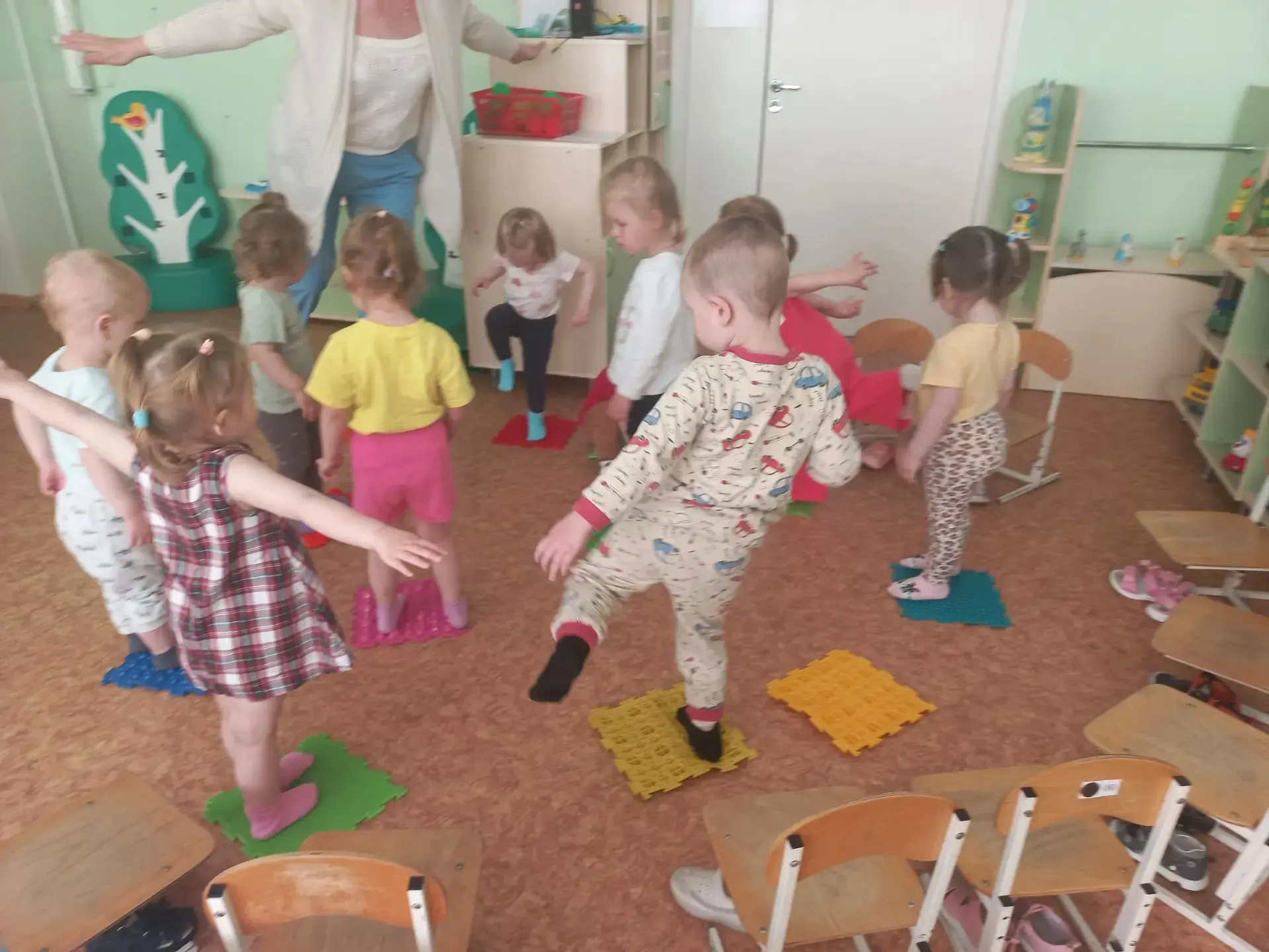 👍Профилактика плоскостопия — это весело👍

👶Малыши👶 познают мир через движение, и очень важно, чт