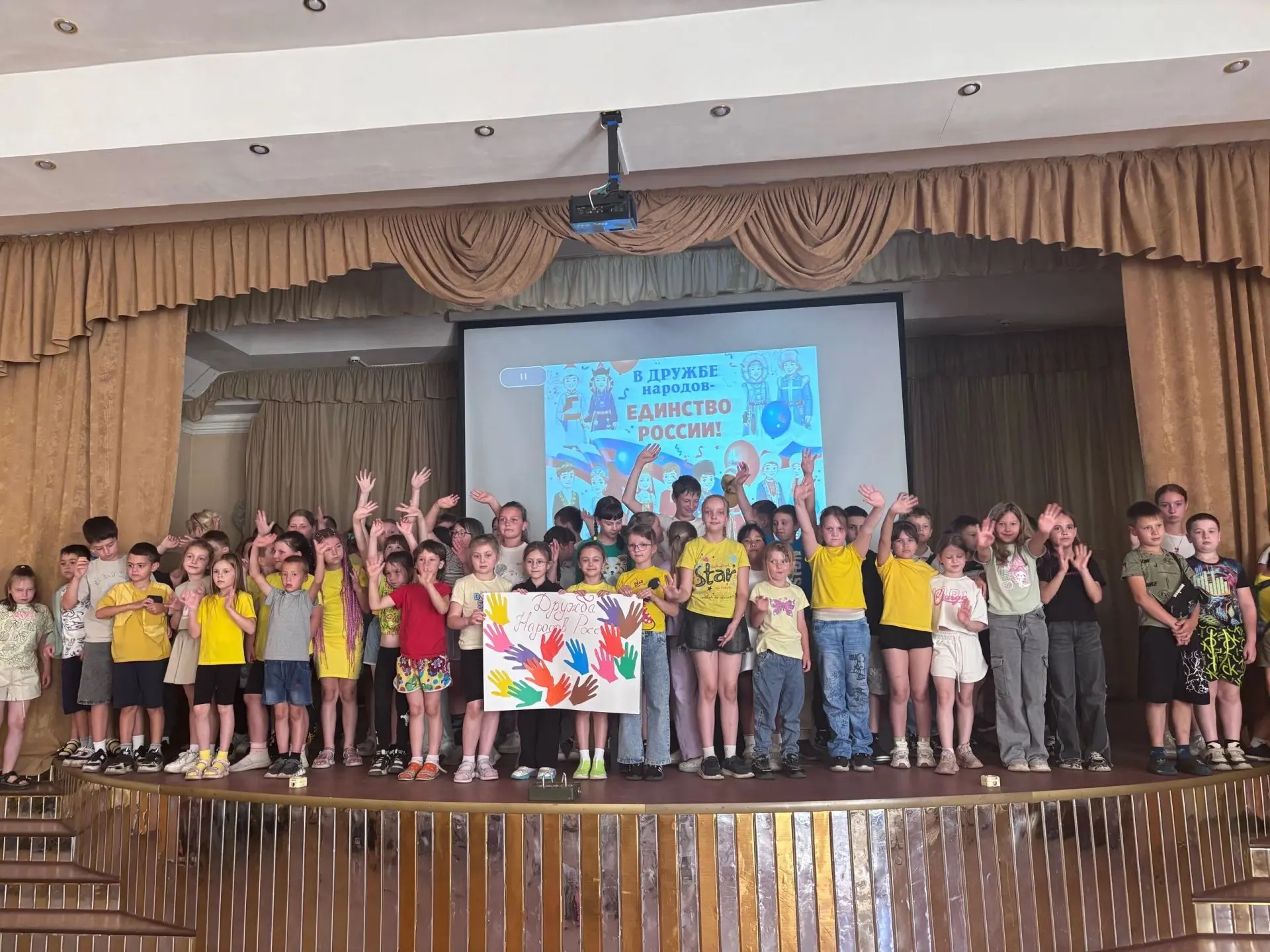 ☀️ День Дружбы народов в «Улыбке»!
В рамках Года народного единства в нашем лагере прошел тематическ