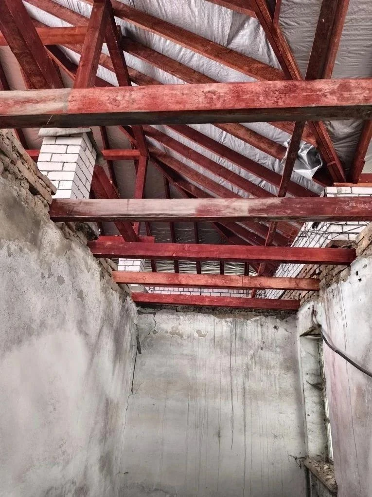 🏗В городе Золотое приступили к восстановлению ещё одного многоквартирного дома

🛠 Работы сейчас ве