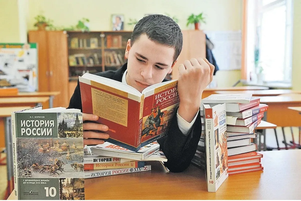 📚 Сохранение исторической правды: в 10‑х классах будет 18 уроков о Великой Отечественн...