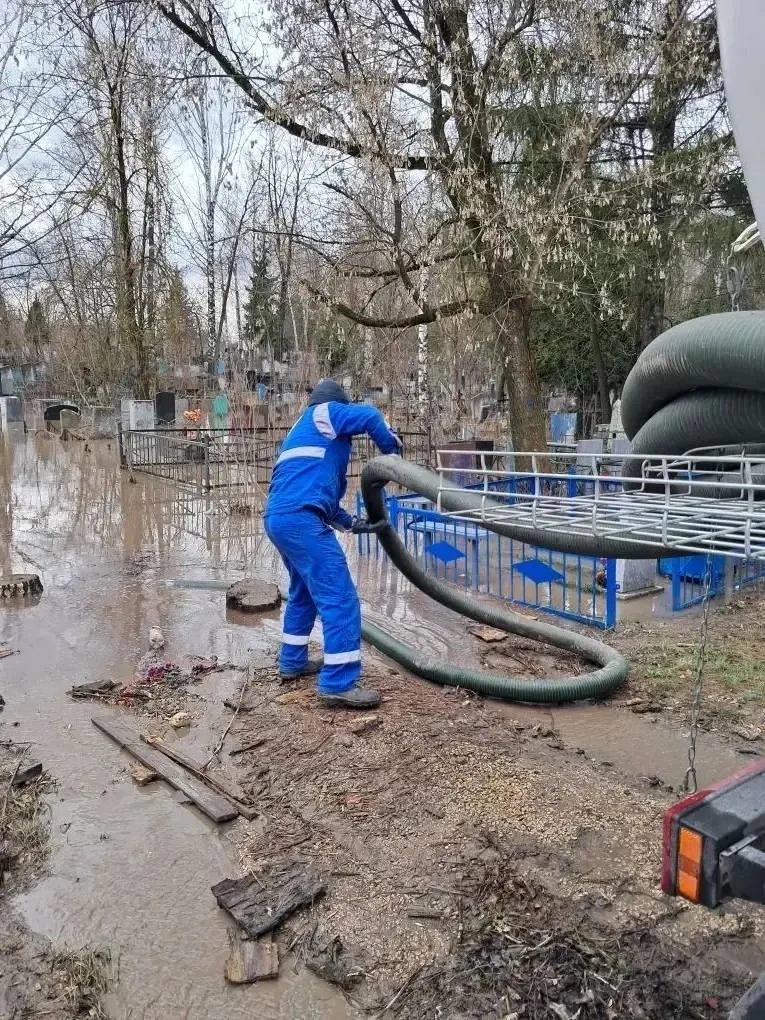 Кладбища Липецка подтопило после дождей  После обильных осадков в городе затопило несколько участков