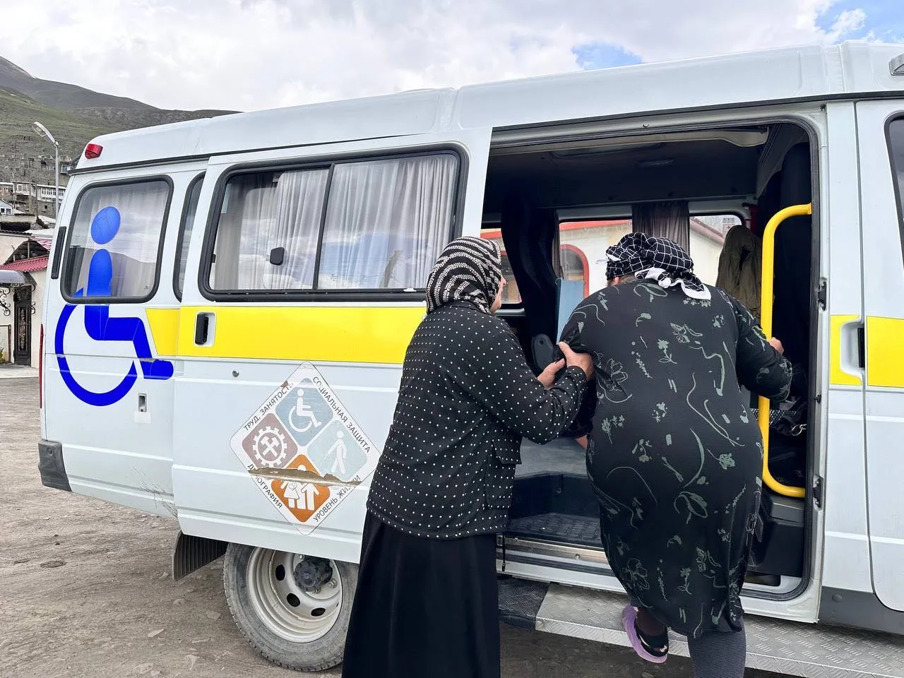 🚐 Мобильная бригада Минтруда РД помогла жителям села Шиназ пройти диспансеризацию  🇷🇺 В рамках нацио