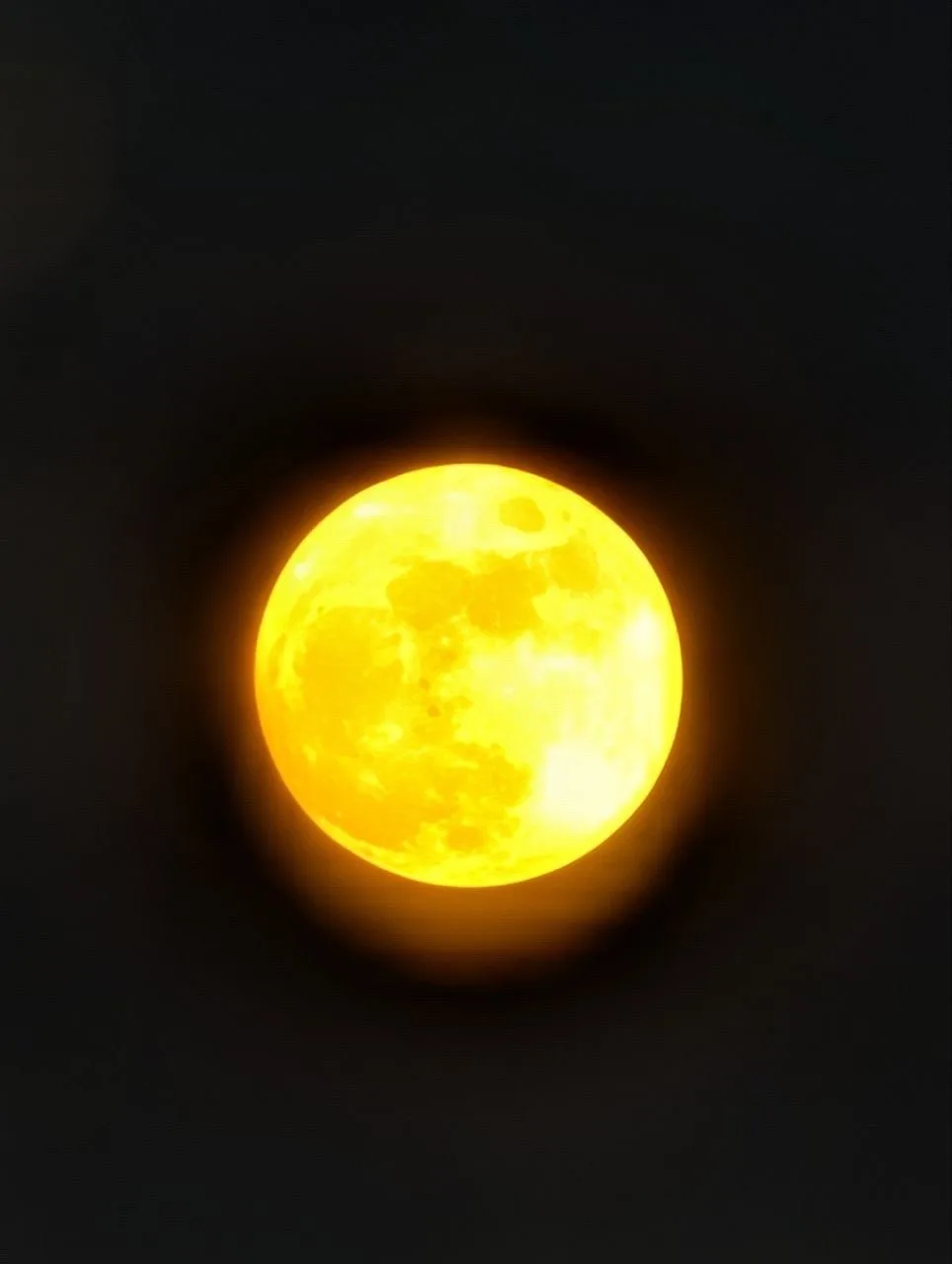 🌕  Розовая Луна взошла над регионом этой ночью  Жители региона минувшей ночью наблюдали редкое и кра