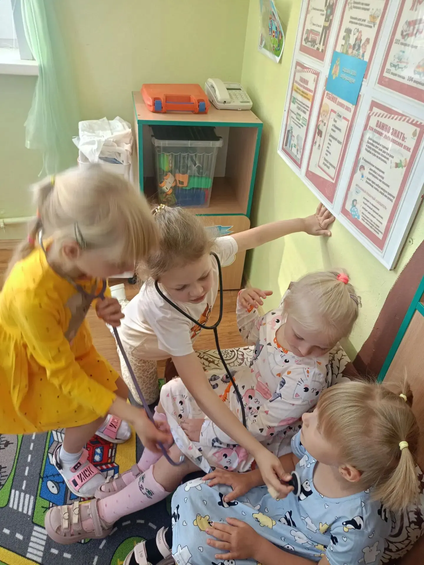 «Посмотрите, какая чудесная атмосфера царит у нас в группе! 😍 Ребята весело и дружно и...
