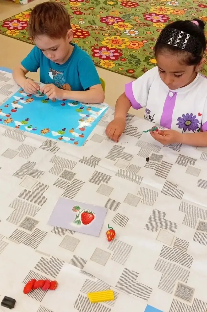 🍓 День клубники в детском саду! 🍓

Сегодня мы отмечали День клубники! Этот сочный, ароматный и все