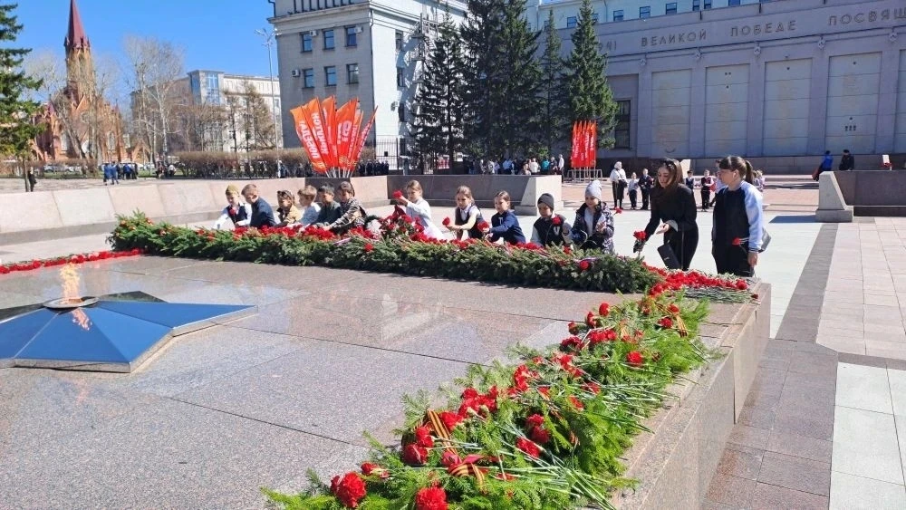 💫Накануне 9 мая учащиеся гимназии 1 почтили память погибших воинов во время ВОВ. Ребята 1 в, 2 в и 2