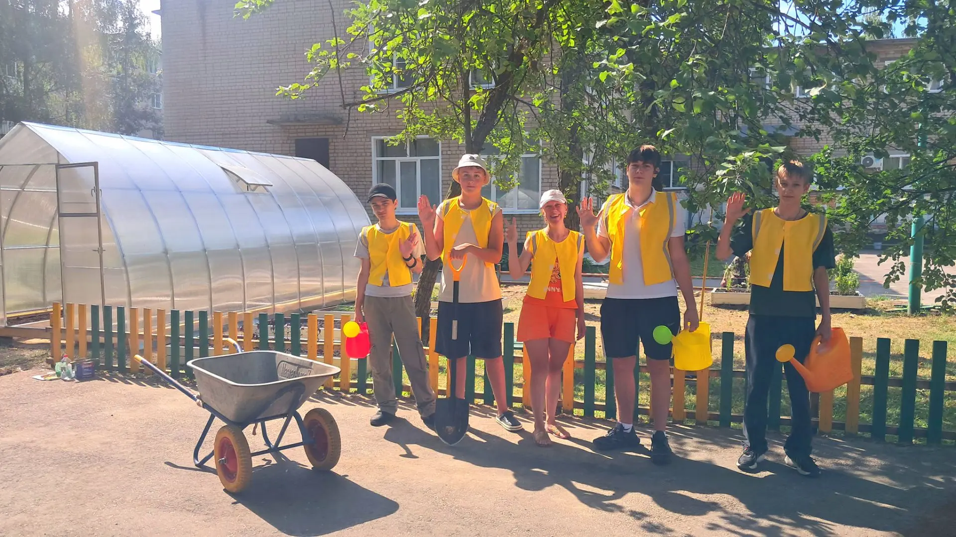 Вместе - сильнее💪

🌾Мы продолжаем готовиться к открытию агрокомплекса на территории детского сада.