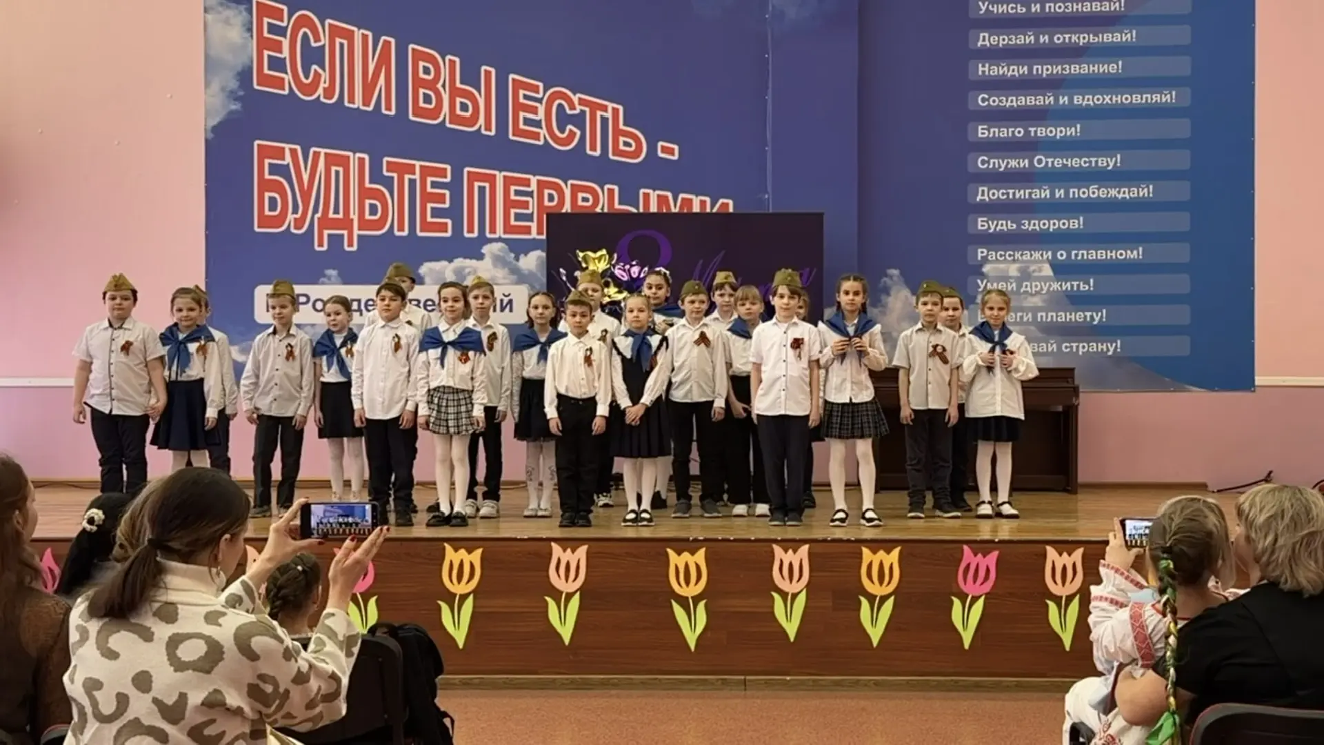 В нашей школе прошёл концерт к 8 Марта 🌸  Этот день получился по-настоящему тёплым, красивым и очень