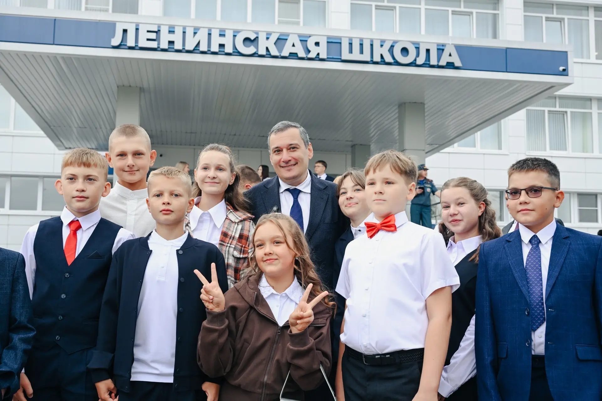 📢 Особое 1 сентября сегодня и для двух школ Октябрьского района. Ленинская школа распа...