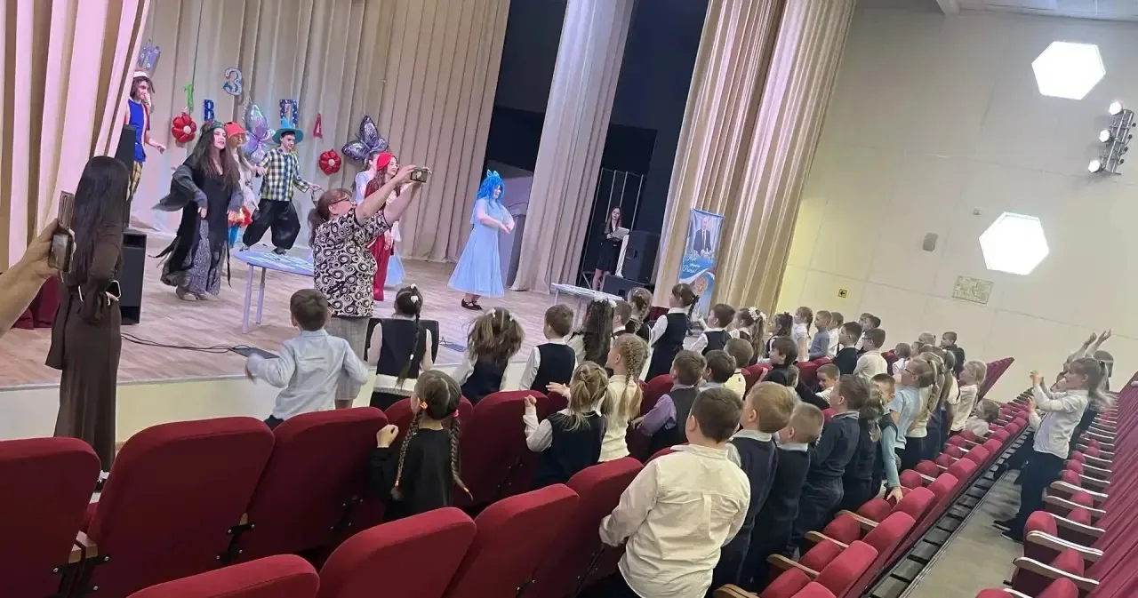 ✨ В нашей школе 27 марта прошло трогательное и радостное событие для первоклашек — праздник «Прощани