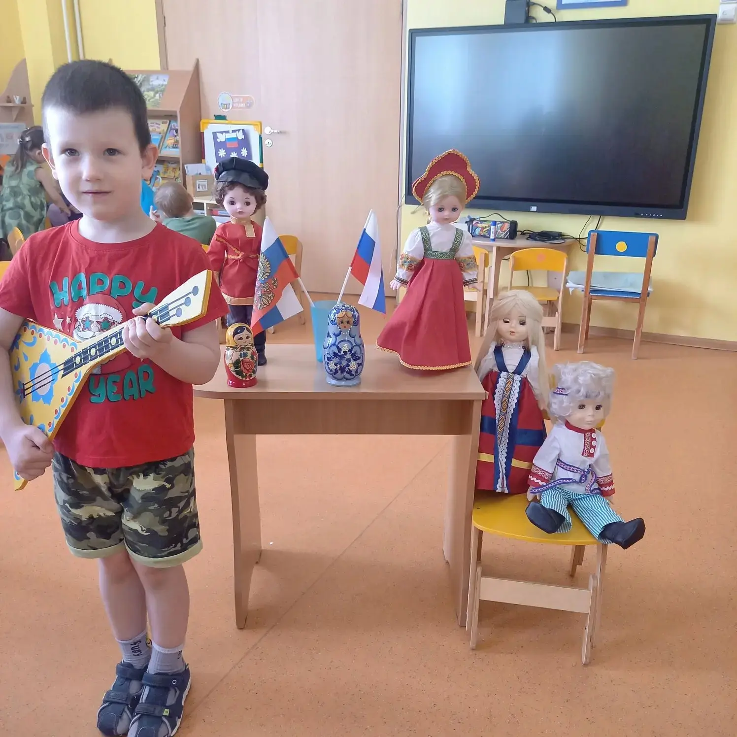 Сегодня наша страна отмечает День России. Это день, который объединяет всех нас, напоминает о важнос