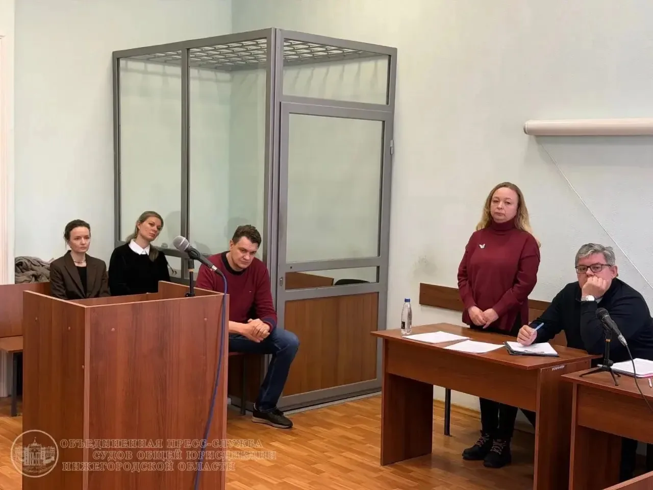 👨‍⚖️100 тысяч штрафа получила  хозяйка помещения в доме на улице Рождественской, с крыши которого 1
