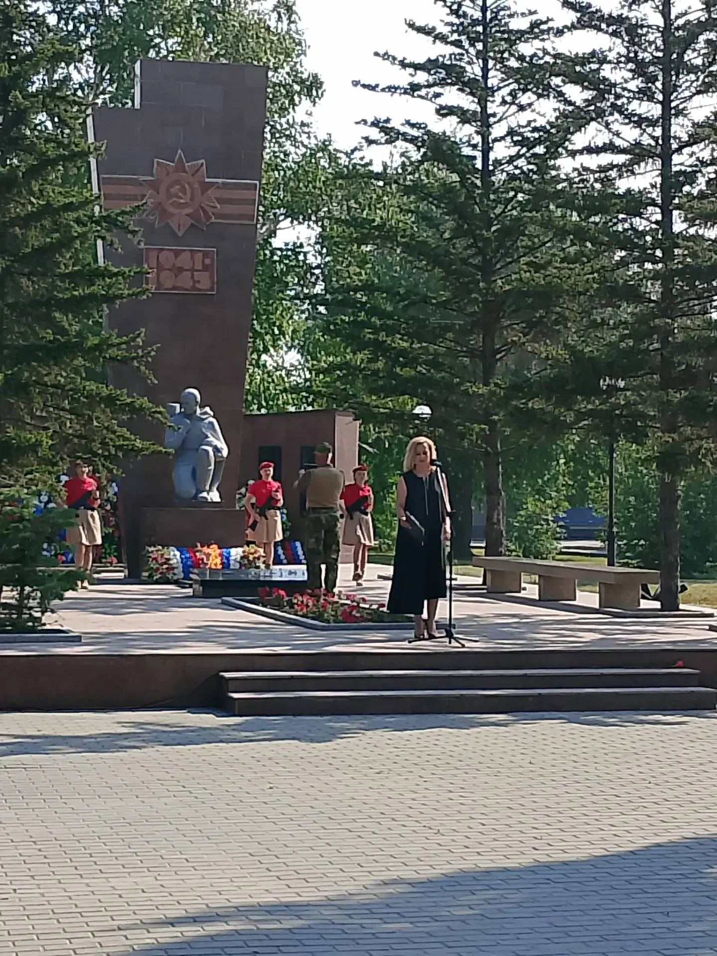22 июня, в День памяти и скорби, воспитанники Юнармейского отряда «Мужество» приняли участие в торже