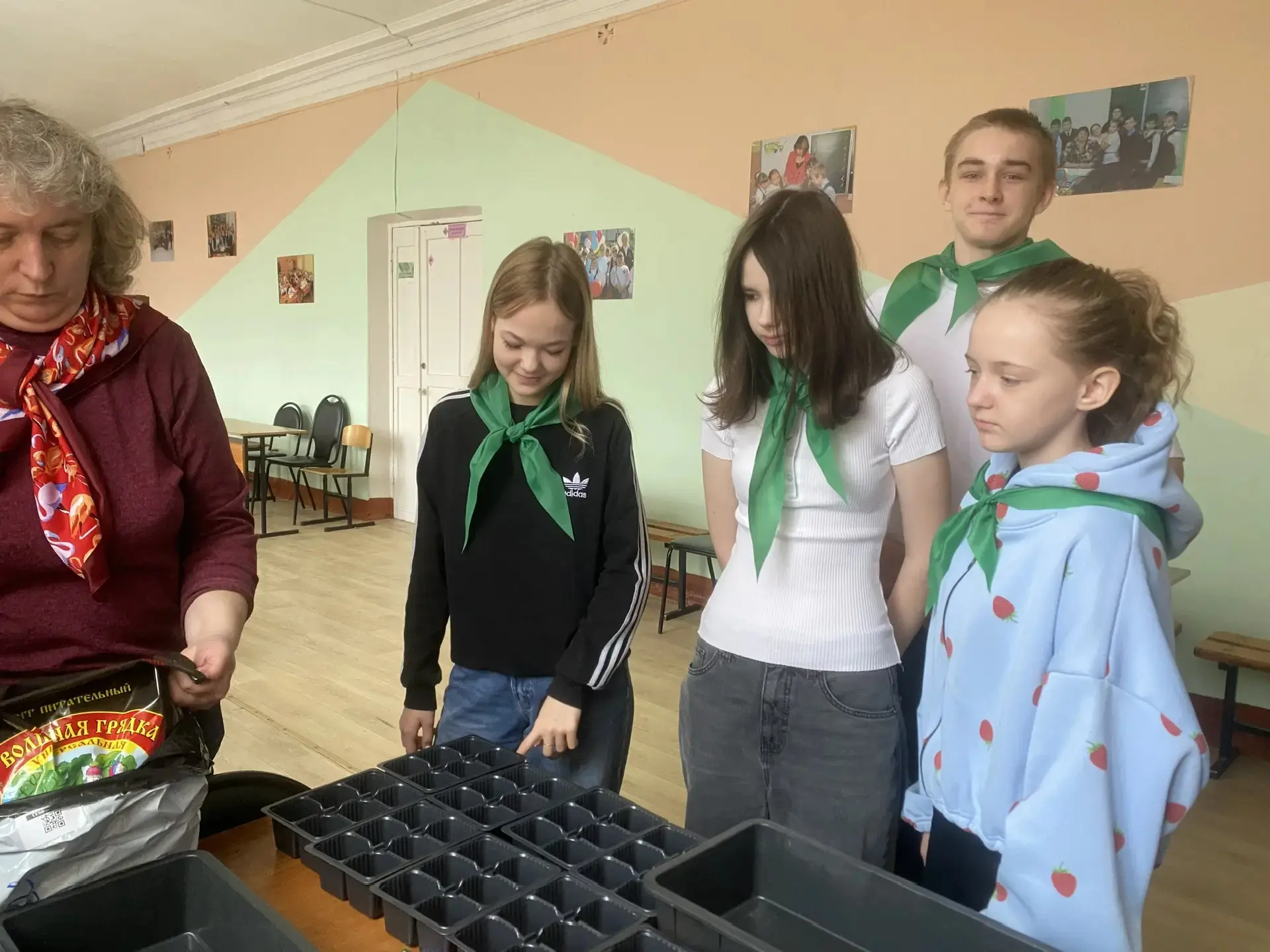 В рамках изучения основ агрономии учащиеся 7‑го агрокласса выполнили практическую задач...