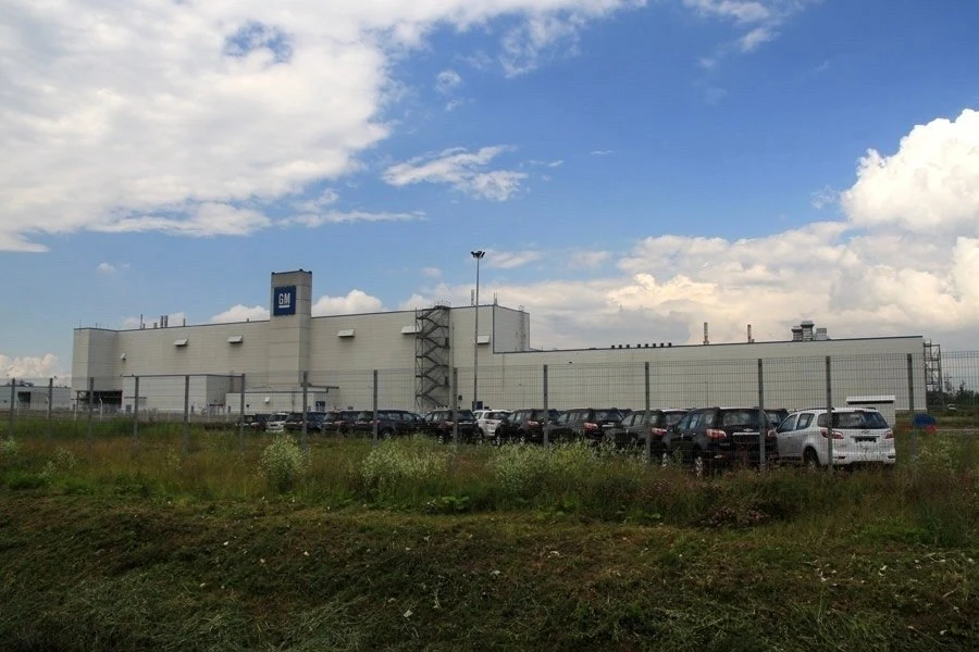 Завод General Motors на Автозаводской улице в Шушарах