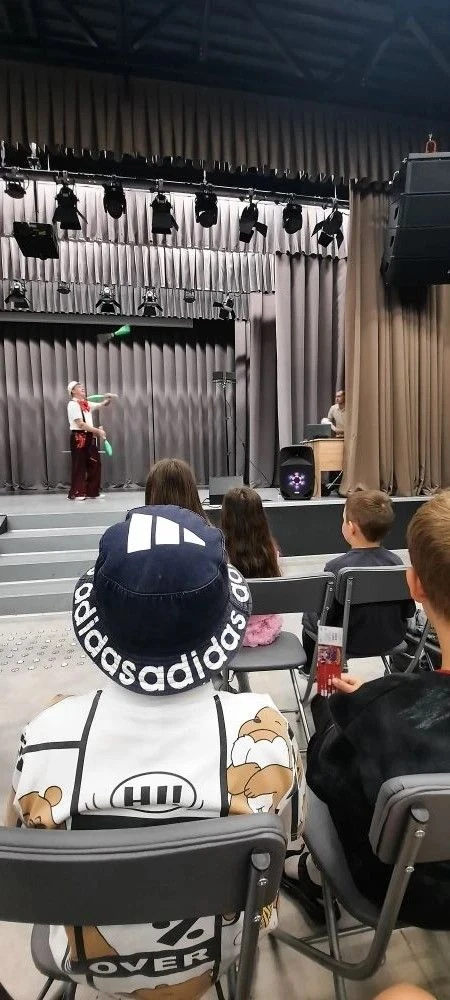 Летний лагерь дневного пребывания — это место, где каждый день превращается в маленькое приключение.