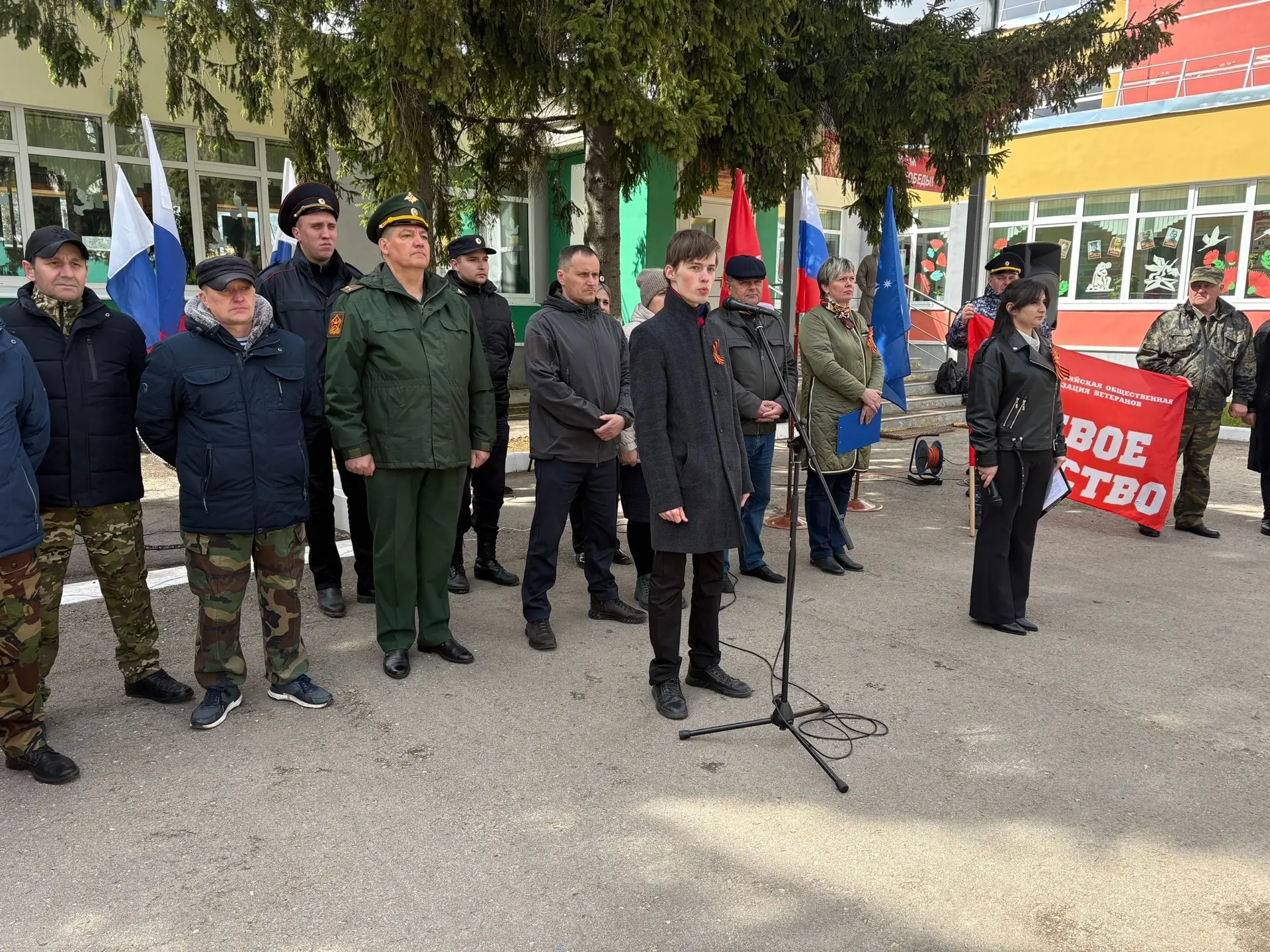 Знамя Победы снова в строю: Арсеньевский район принял эстафету памяти

Уже несколько лет в преддвери