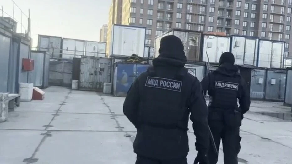 Более 30 нелегальных мигрантов задержали на стройках в Ломоносовском районе