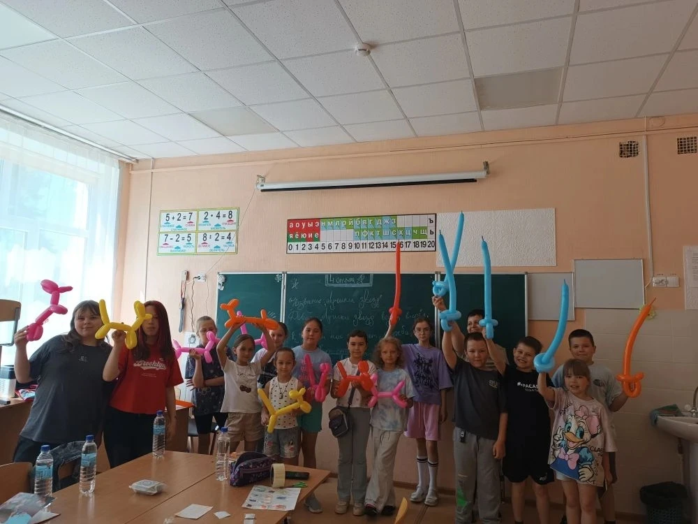 🎈 Волшебство своими руками: в пришкольном лагере прошел творческий мастер-класс 🎨

😊 Сегодня в на