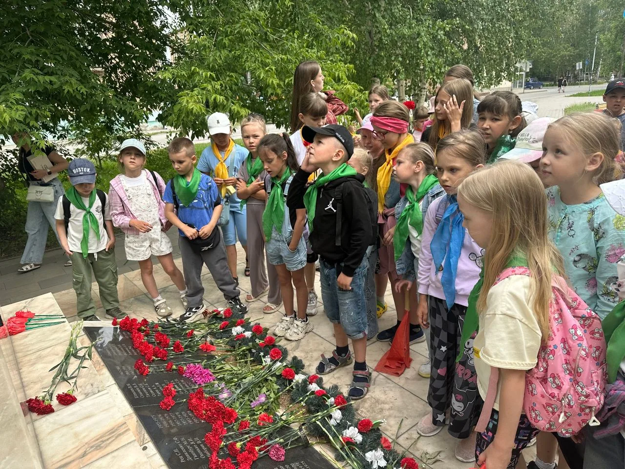 22 июня "День Памяти"

В  пришкольном лагере "Радуга" прошел глубоко трогательный и значимый День па