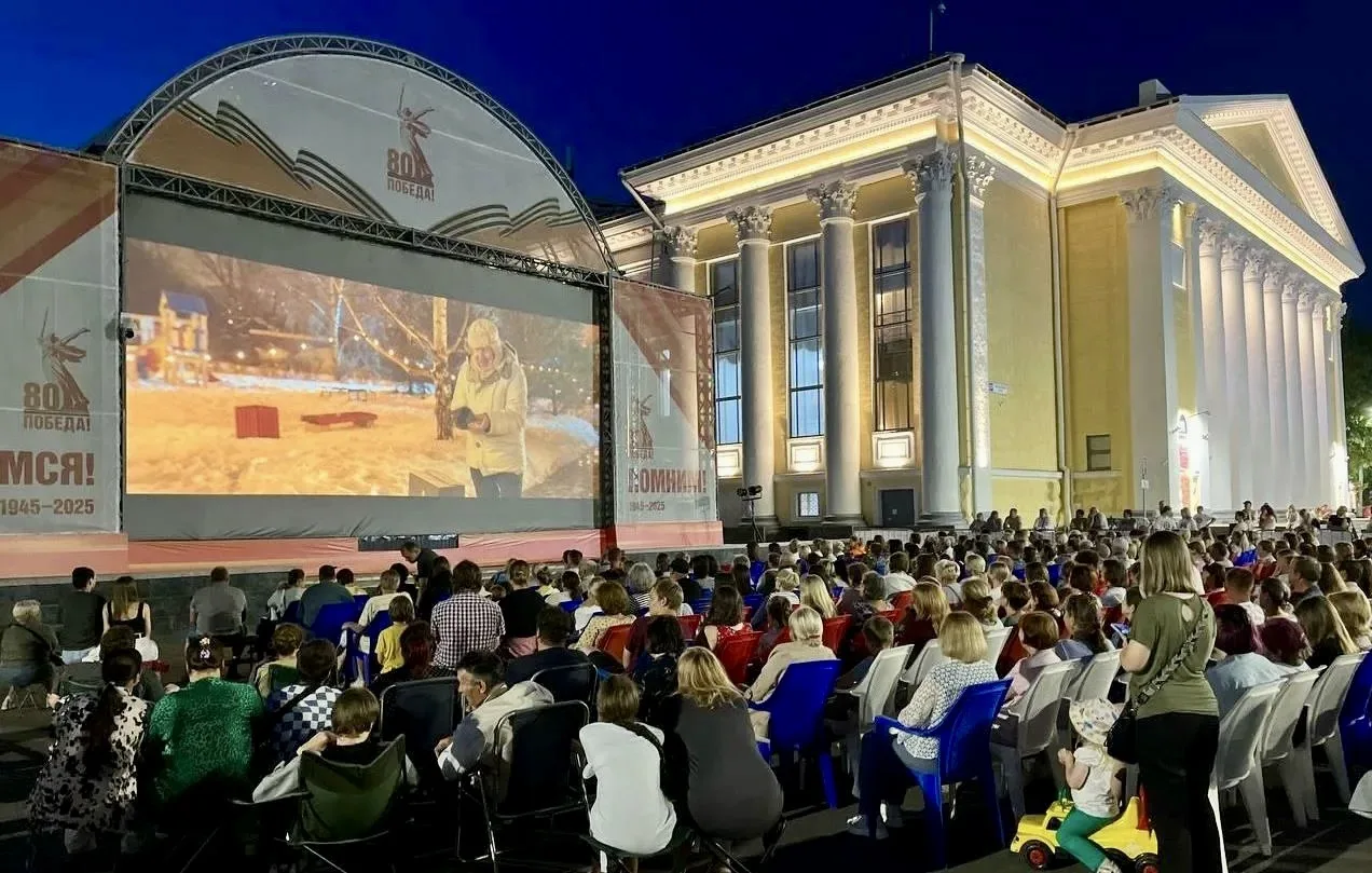 🎥 С 8 по 15 августа кинопоказы под открытым небом на Театральной площади.