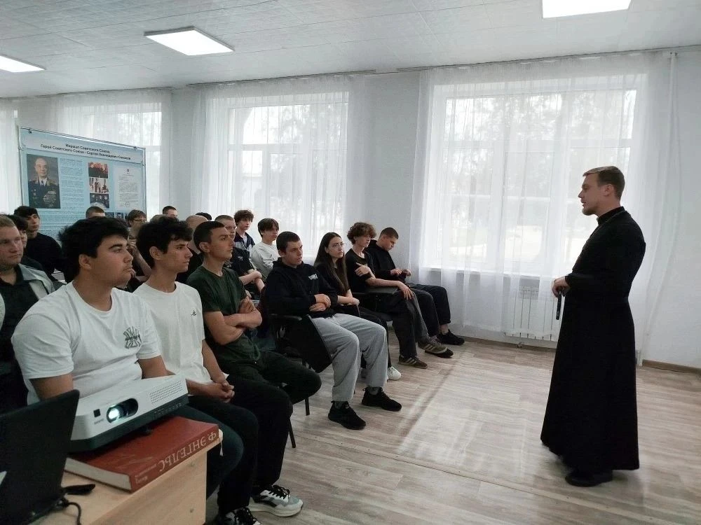Неделя семьи в Евпаторийском индустриальном техникуме имени С. Л. Соколова: встреча с д...
