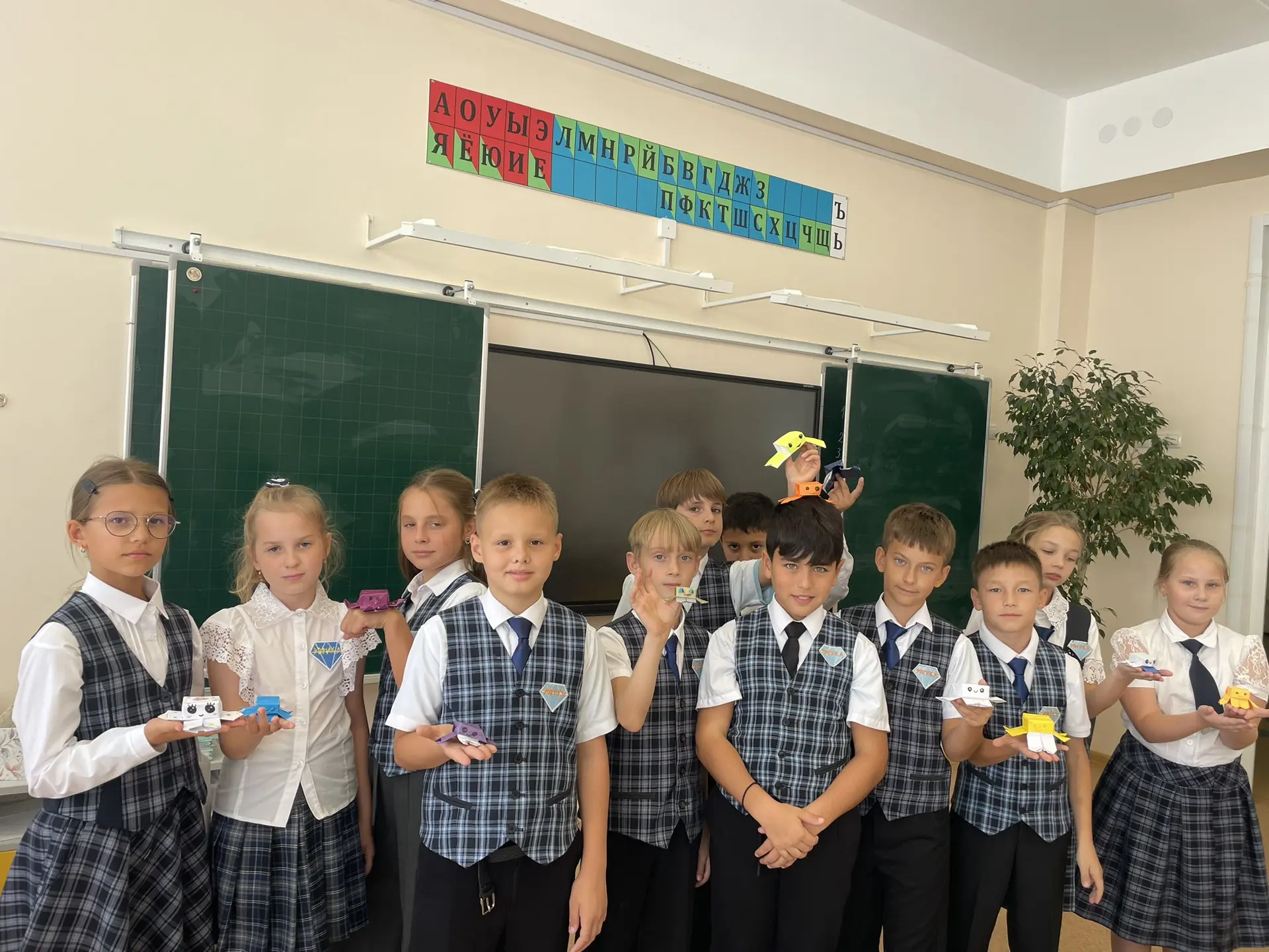 4В класс принял участие в школьном конкурсе «Мир Оригами»! 🎉