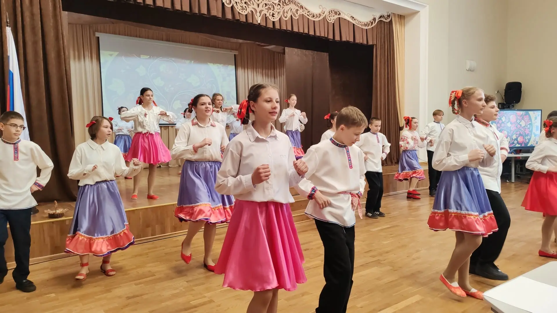 🎉 Отгремел наш традиционный конкурс «В ритме танца» 🎉 На сцену вышли ученики 6–7 классов, и они зада
