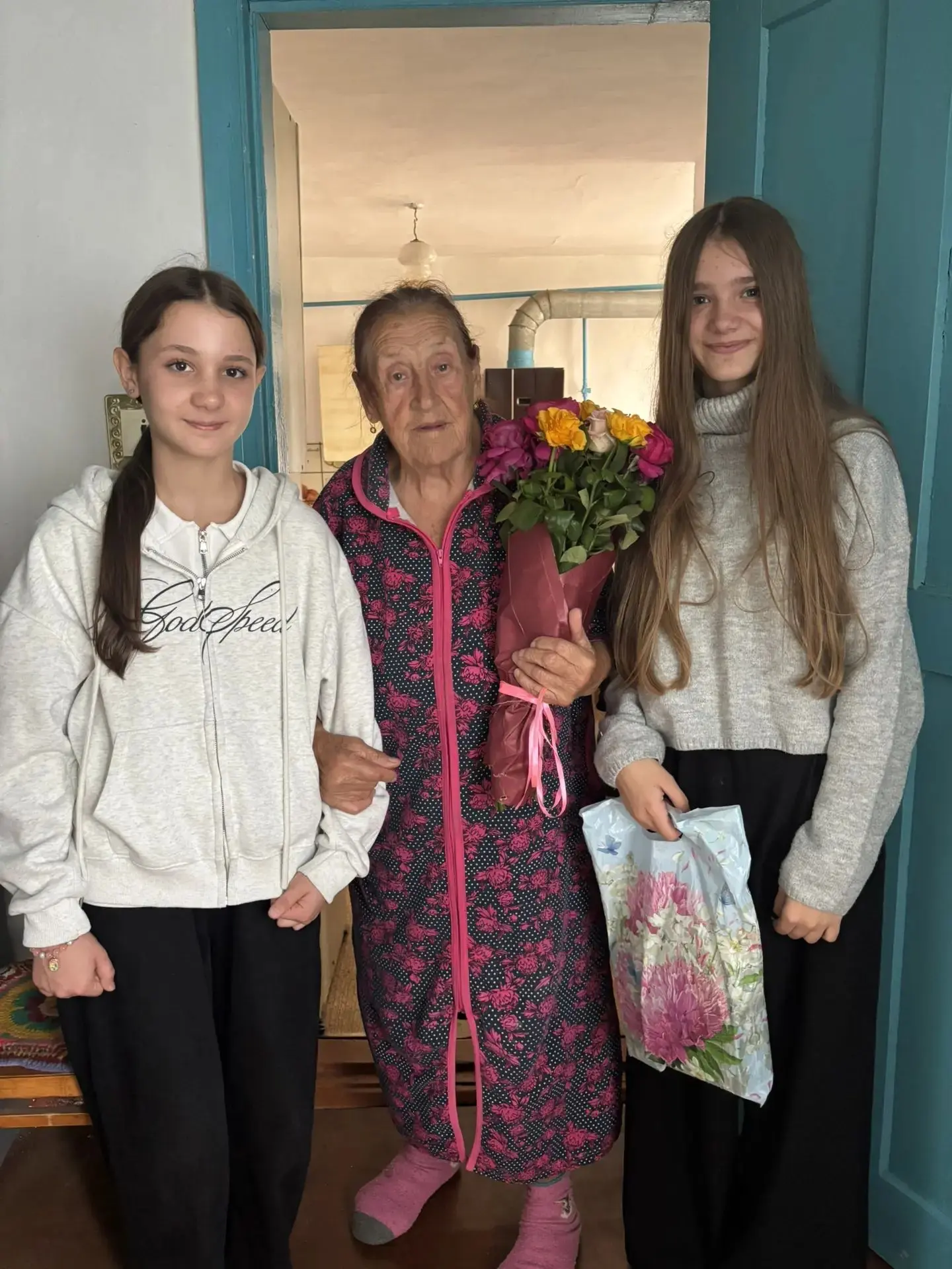 🎉 Наши ученики поздравили подшефных учителей с Днём пожилого человека! 💐