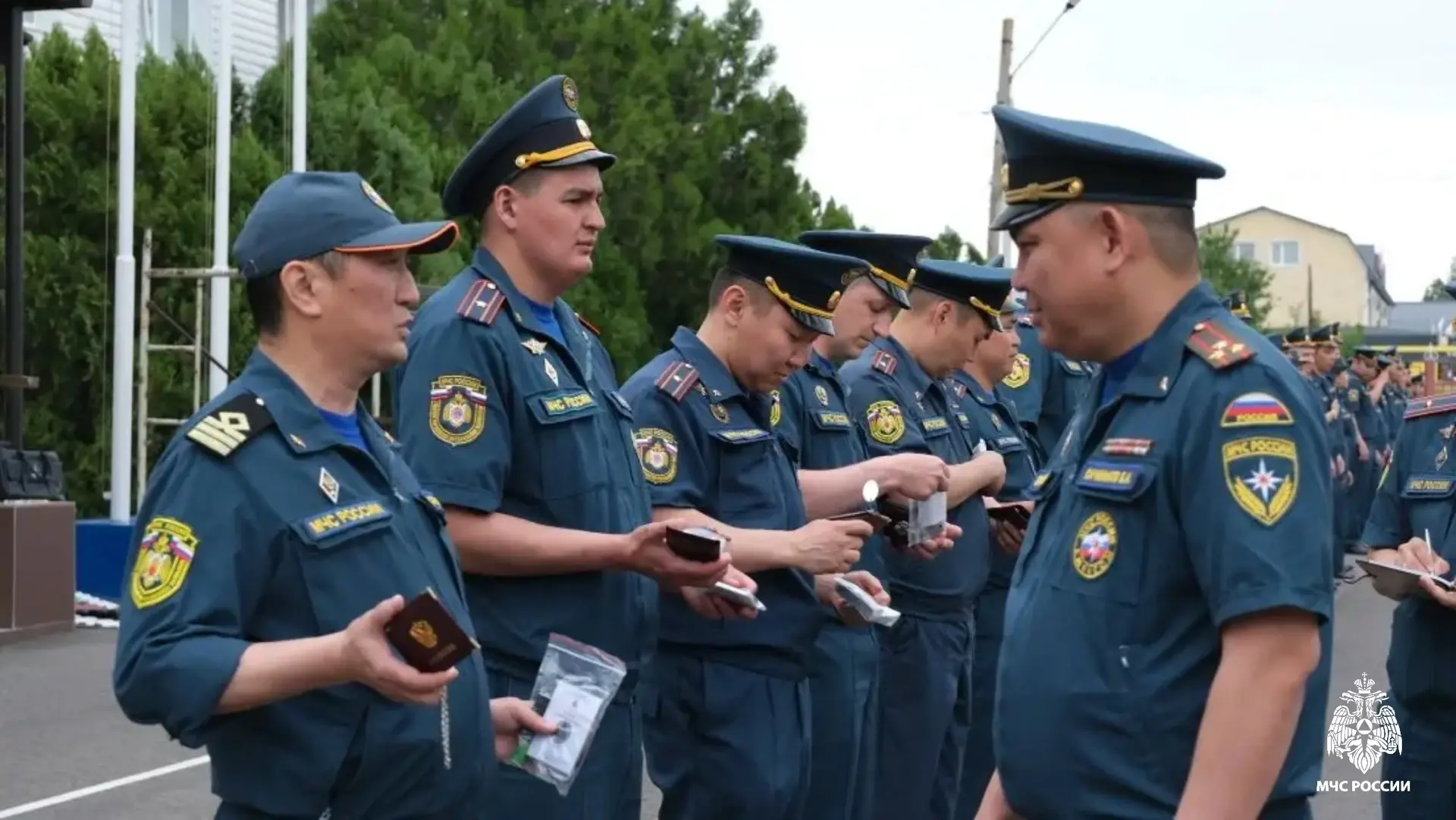 🔹В калмыцком МЧС состоялся строевой смотр личного состава в связи с переходом на летнюю форму одежды