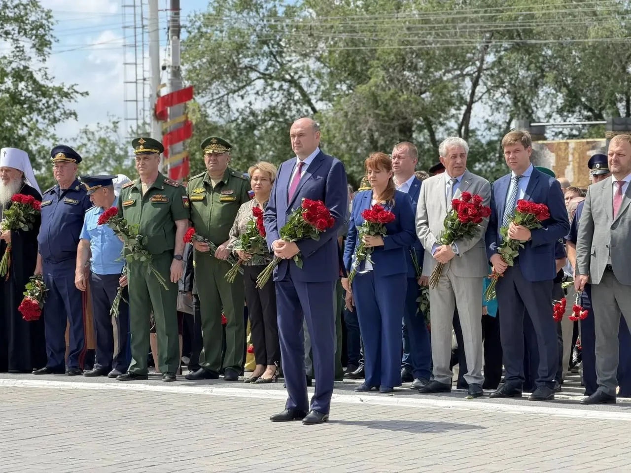 В День памяти и скорби состоялось торжественное возложение цветов к мемориалу «Вечный огонь» на прос