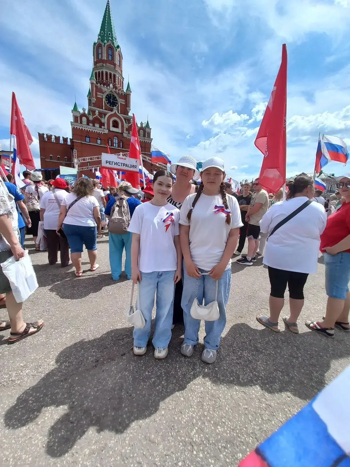 12 июня — День России! 🇷🇺

Дорогие ребята, уважаемые учителя и родители!

Поздравляем всех с главн