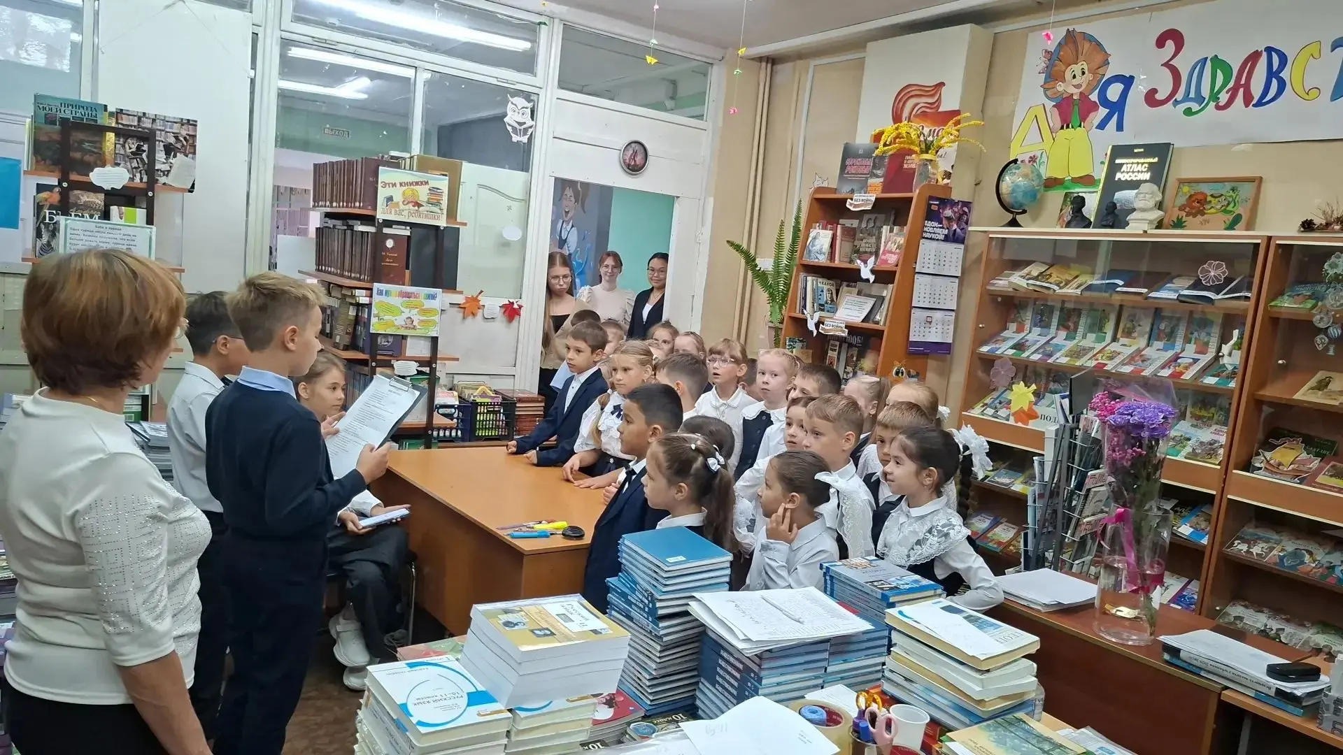 🎒✨ Первоклассники исследуют школу! ✨🏫