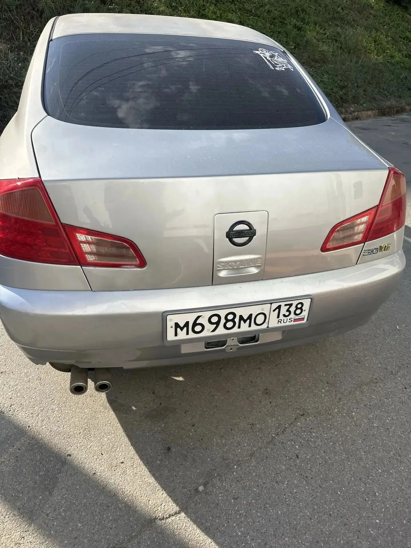 Просим срочно убрать автомобиль, мешает проведению работ, по устранению аварии на сетях!!!